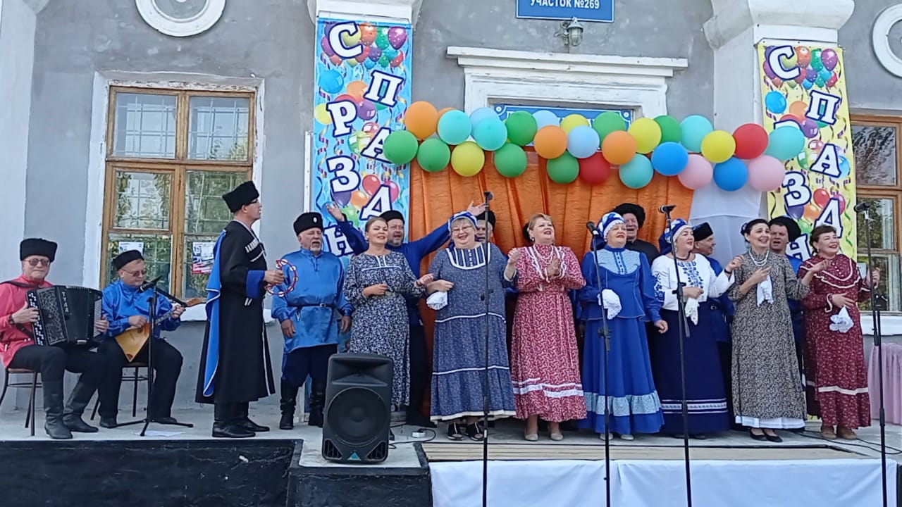 Подарили праздник: Казачий хор из Богдановича выступил на Дне поселка Полдневой