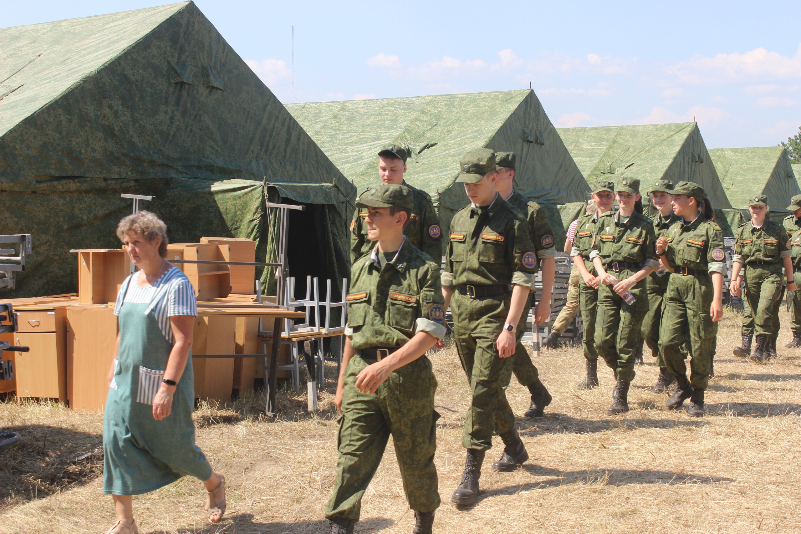 Екатеринбургские кадеты увидели военно-полевой лагерь войсковой части