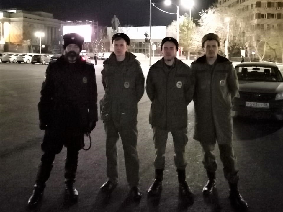 В Оренбурге казаки патрулировали кинопоказ в автокинотеатре