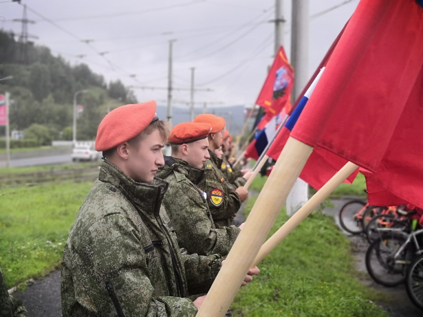 В День российского флага златоустовские кадеты поддержали городской велопробег