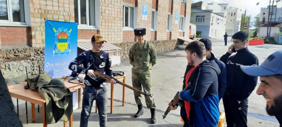 Выпускники Лесотехнического университета в Екатеринбурге познакомились с казачеством