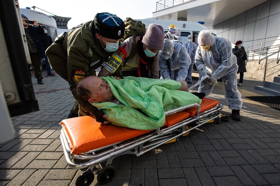 Казаки г. Челябинска помогали эвакуировать пациентов ковидного госпиталя после взрыва газового баллона