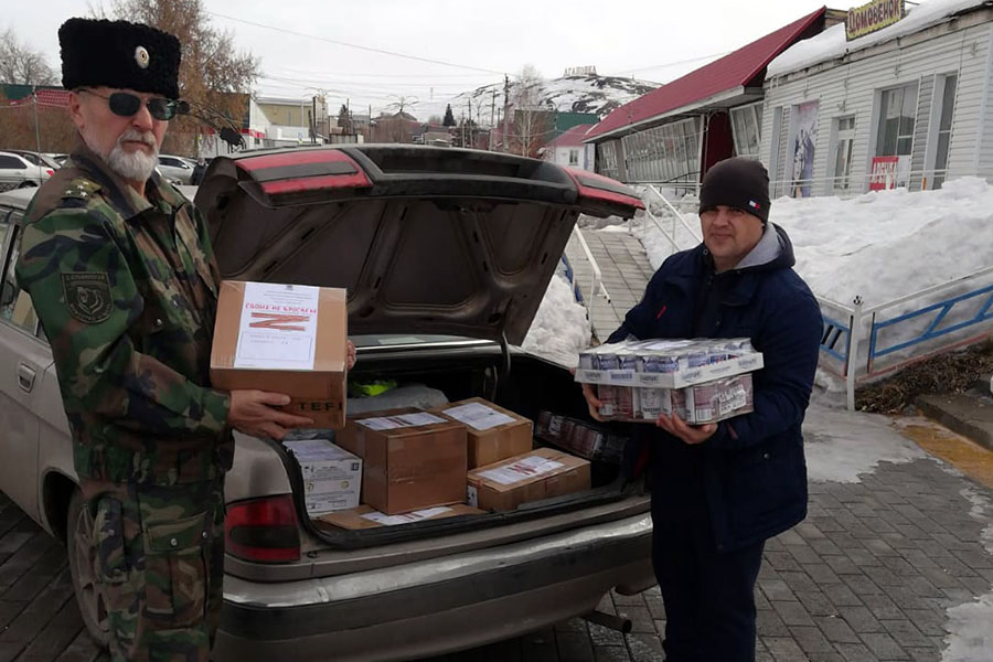 Агаповские казаки передали первую партию гуманитарной помощи в пункт приема в городе Челябинске