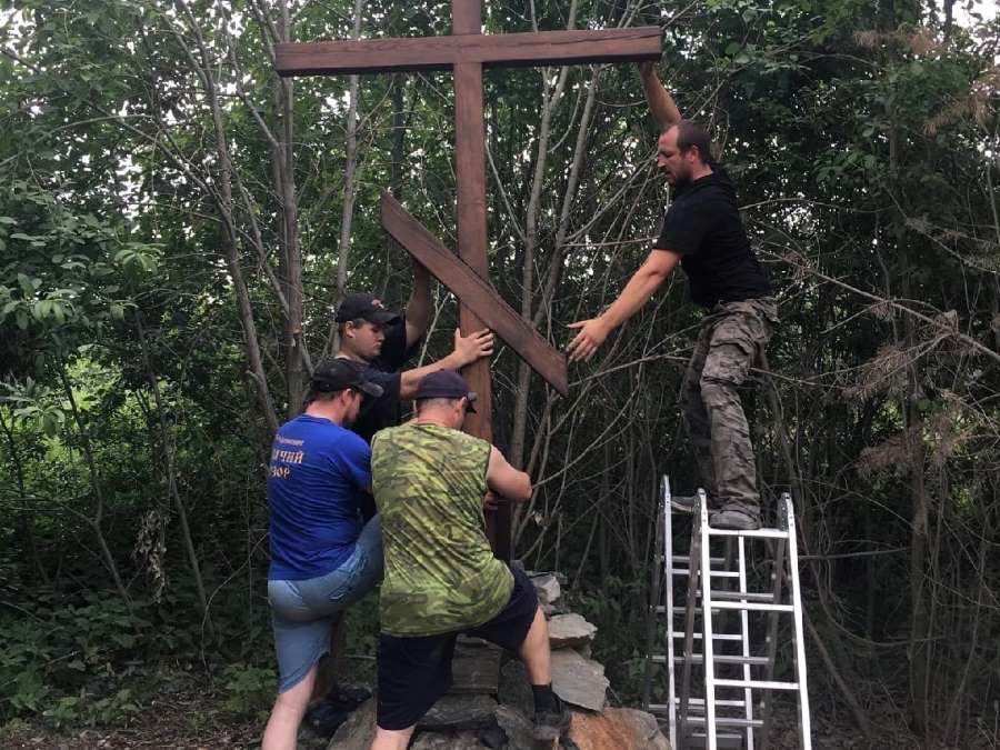 Под Екатеринбургом казаки восстанавливают природный источник «Три ключа»