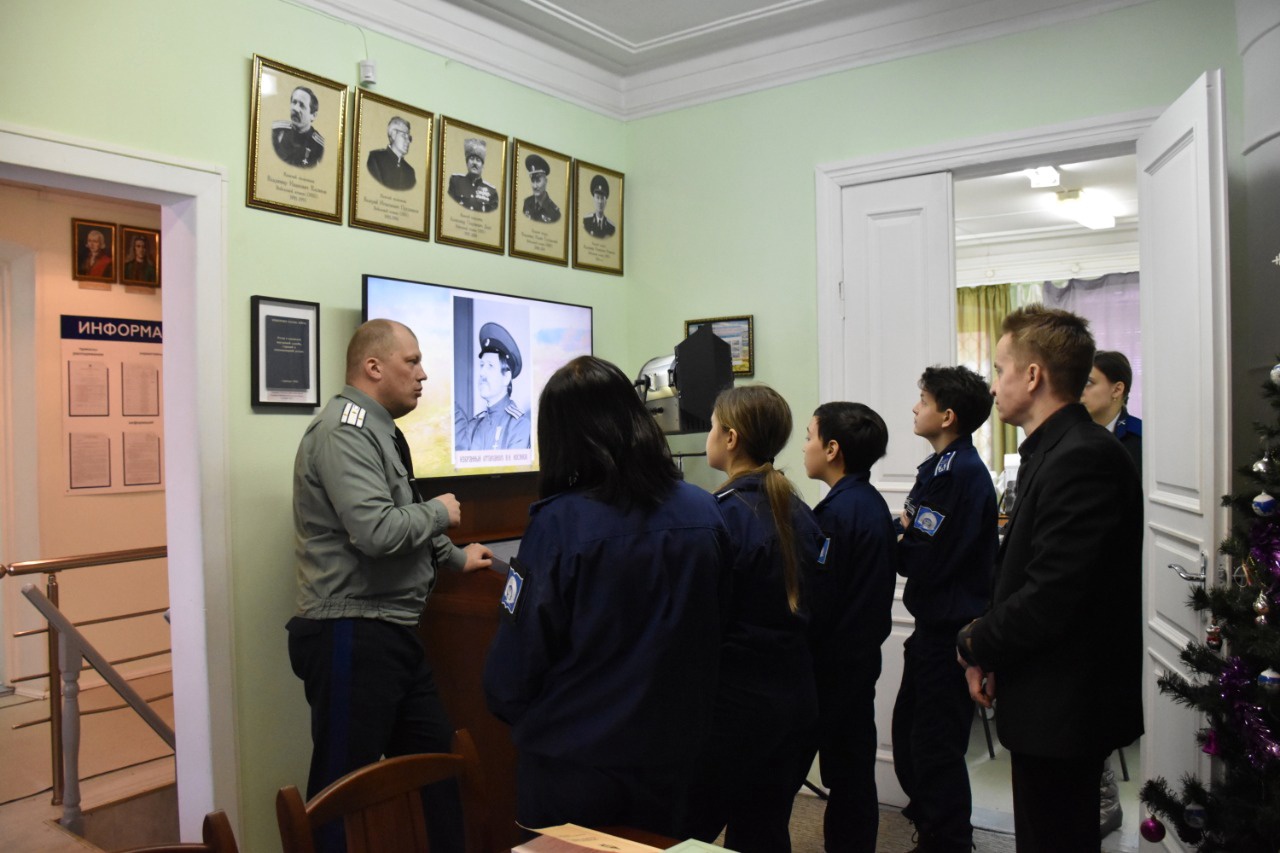 Екатеринбургские кадеты совершили экскурсию в войсковой штаб
