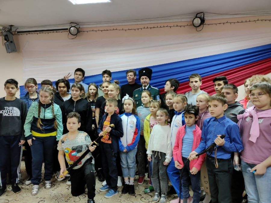 Казаки Оренбурга навестили детей с ограниченными возможностями здоровья