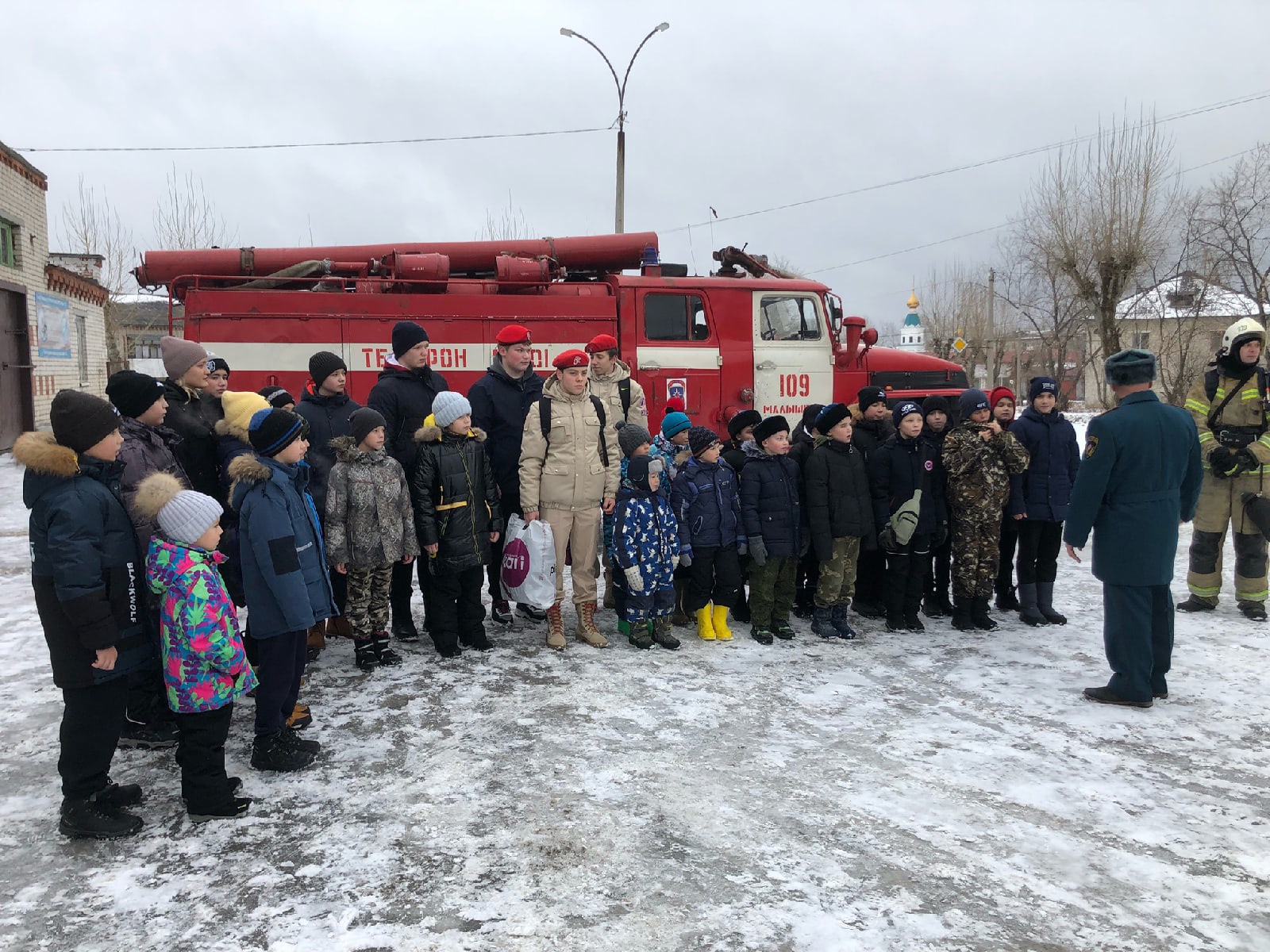 Малышевские кадеты посетили пожарно-спасательную часть
