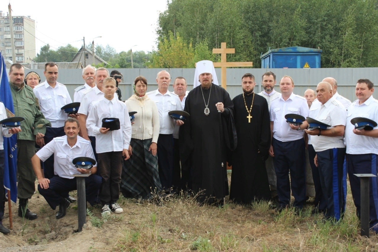 В Челябинске митрополит Алексий освятил Поклонный крест на месте строительства храма в честь Табынской иконы Божией Матери
