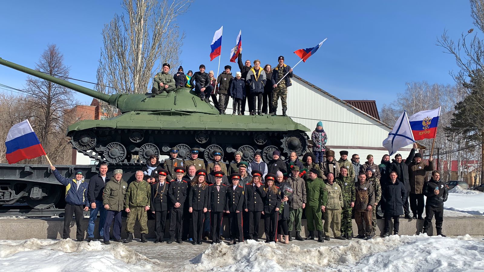 Артемовские казаки поддержали Российскую армию автопробегом