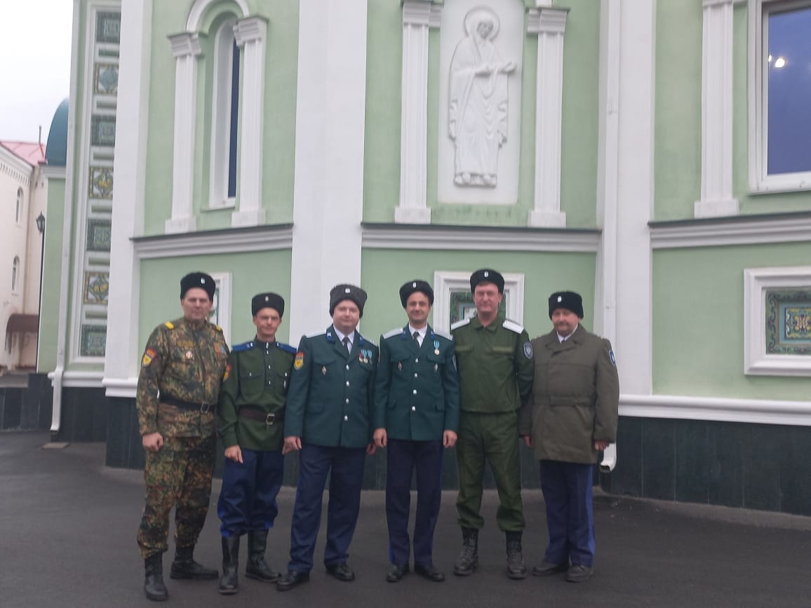В Челябинске казаки обеспечили безопасность во время богослужения
