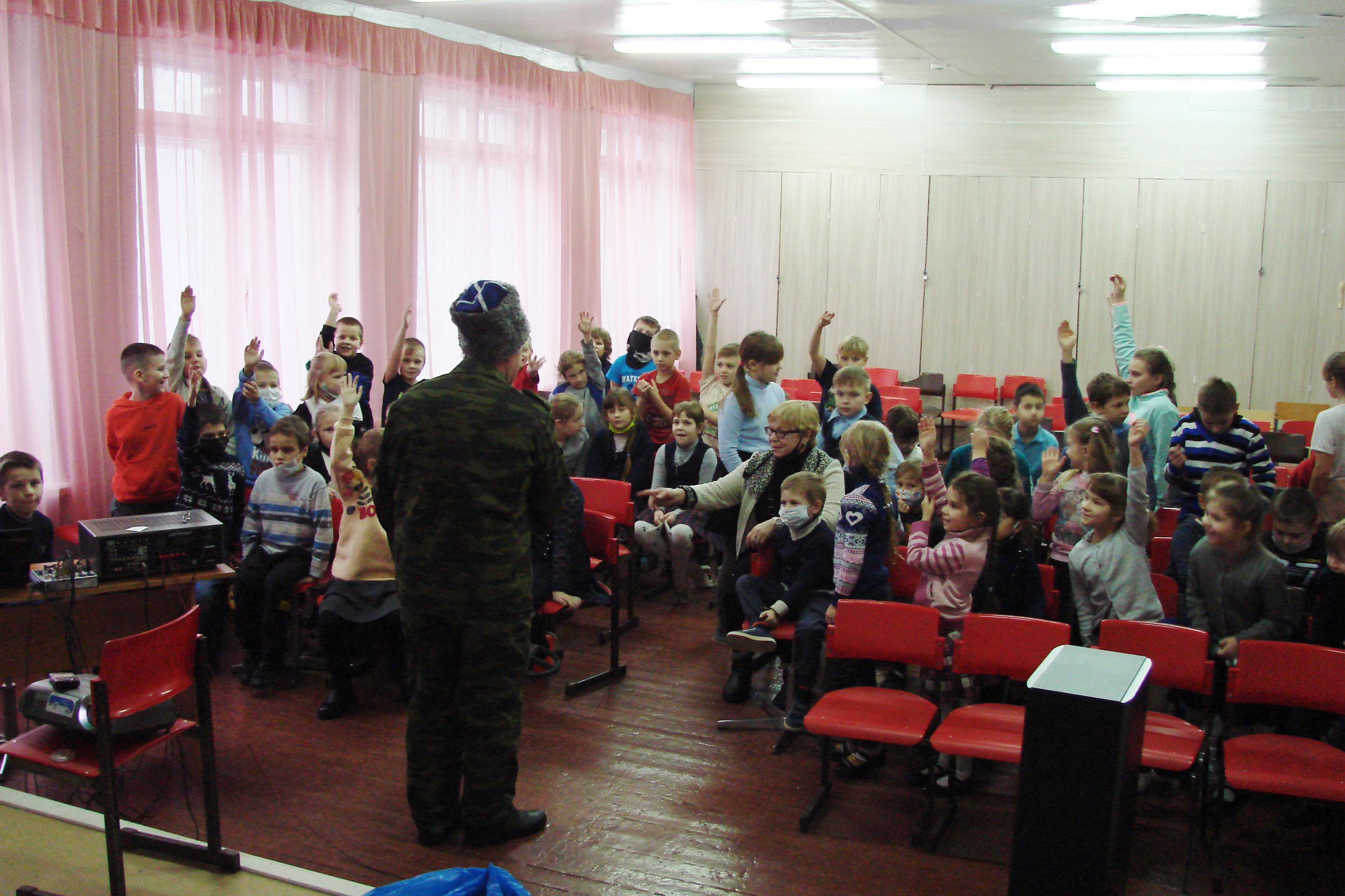 В Карелии казаки Представительства ОВКО рассказали школьникам о героях прошлого 