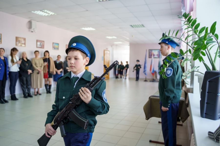 Оренбургские казачата-кадеты представили традиции казачества на школьном фестивале