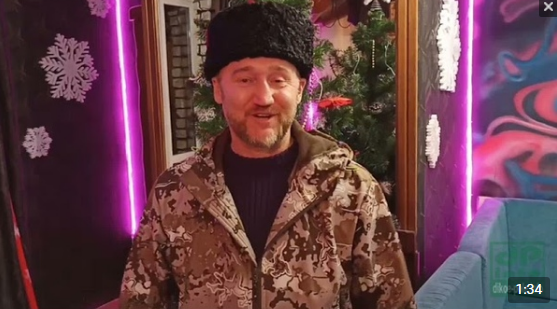 Выпускник АГиКСа и Дед Мороз поздравили с Новым годом детей защитников ЛНР