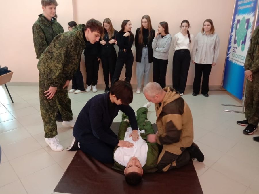 Казак в Башкирии учил подростков оказанию первой помощи