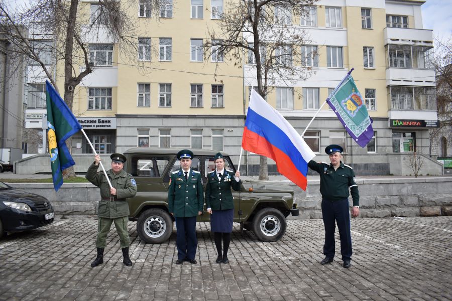 Казаки в Екатеринбурге поддержали всероссийский автопробег «Zа мир без нацизма» (Видео)