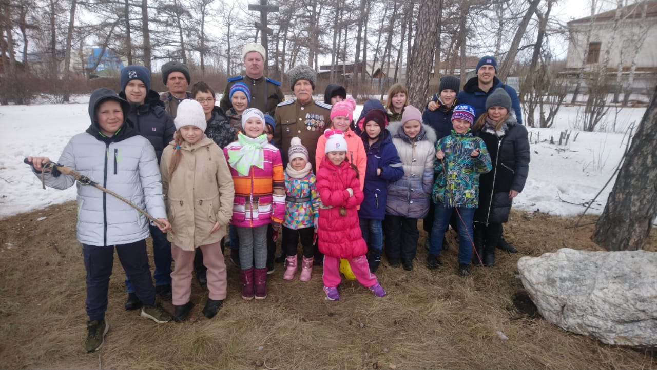 Казаки Верхнеуральска провели экскурсию по родному городу 