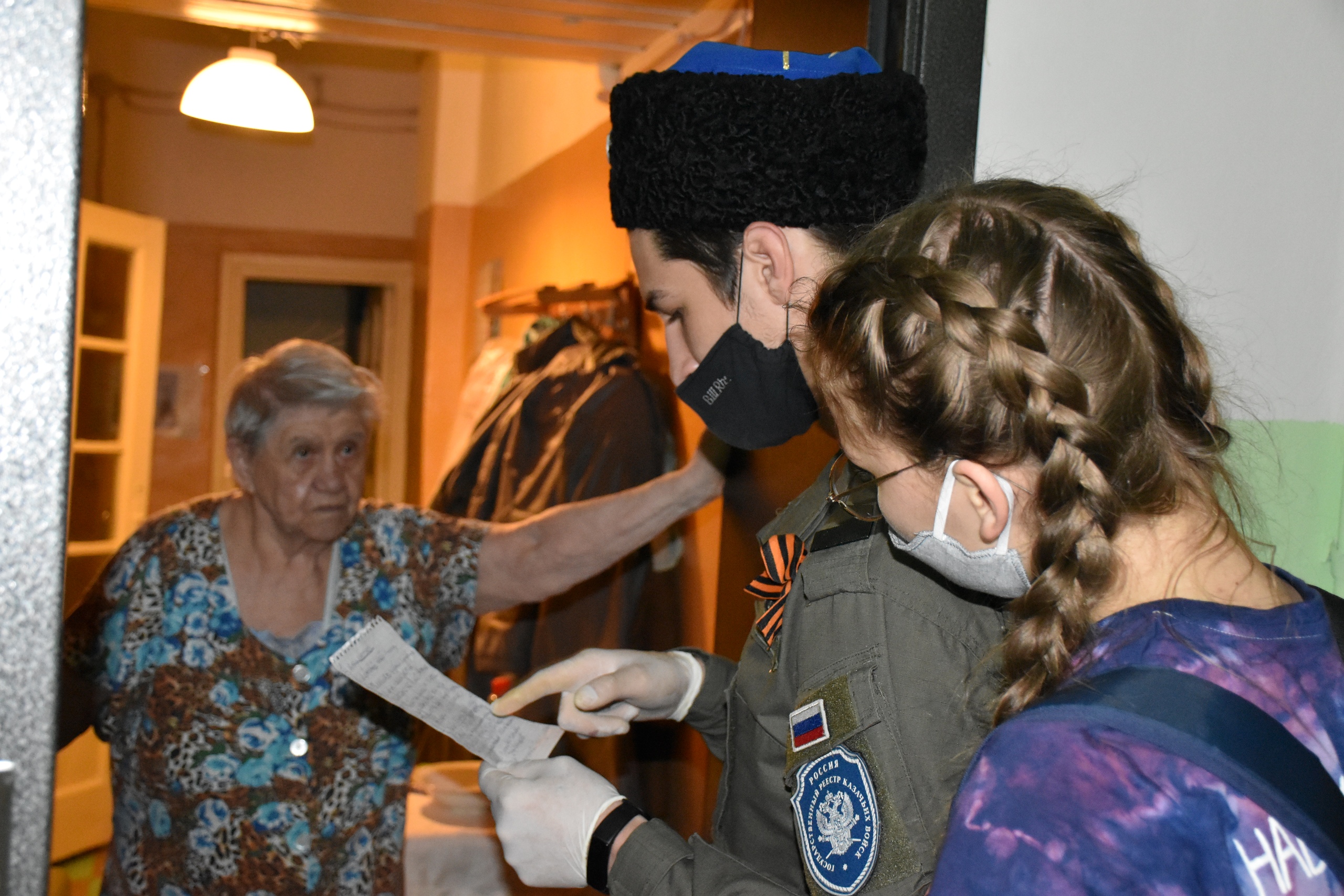 Казаки Екатеринбурга помогли пожилым людям в период режима самоизоляции