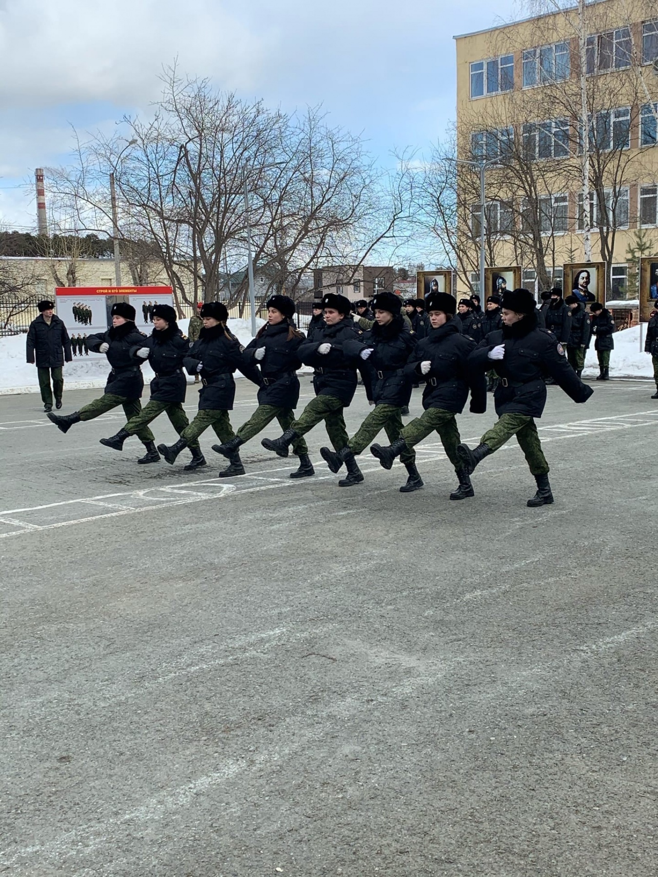 Подготовка к параду Победы 9 мая 2021 года Екатеринбургским кадетским корпусом
