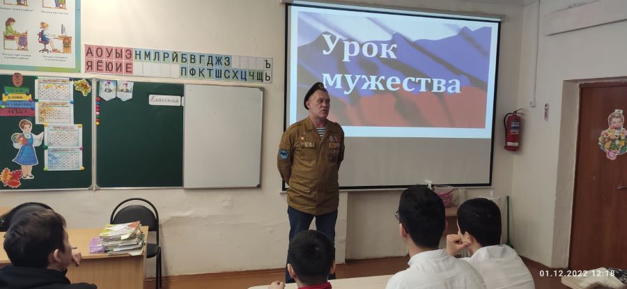 Каково это – быть военным, рассказал школьникам казак