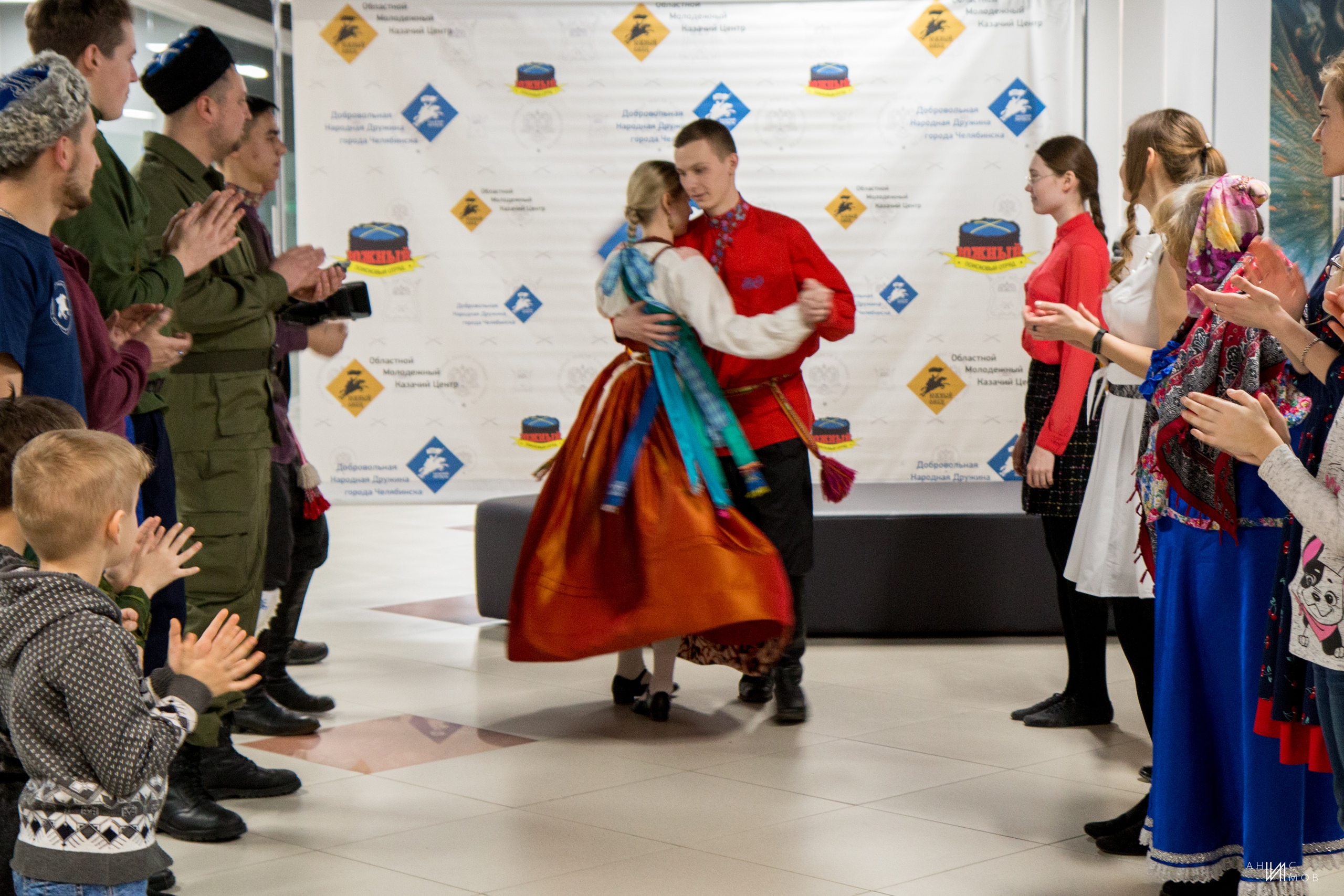Оренбургские казаки организовали казачью вечерку в Челябинске (ВИДЕО)