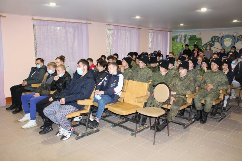 Полицейские Верхнеуральского района провели профилактическую беседу с кадетами Верхнеуральска