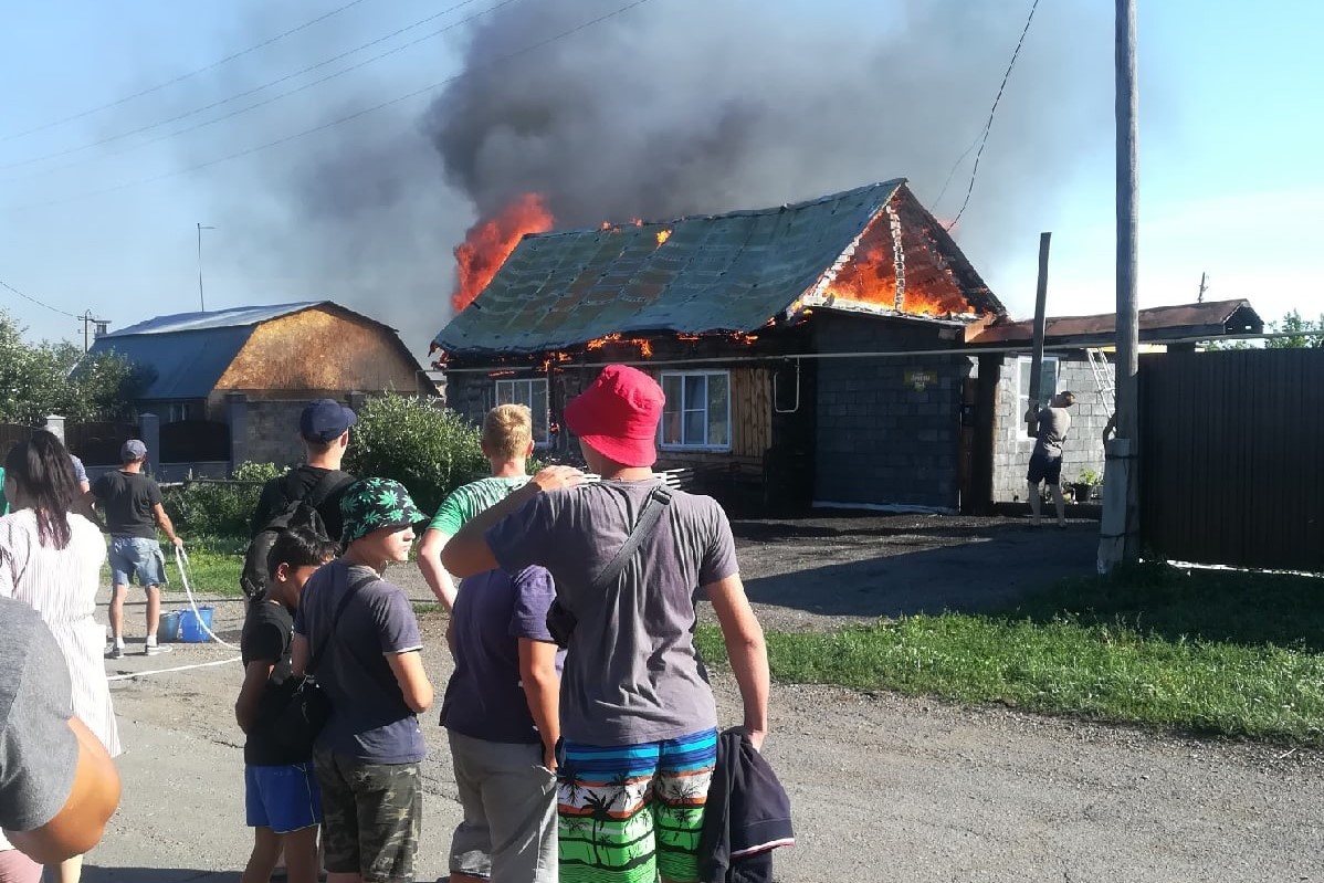 В Челябинской области казаки пришли на помощь во время пожара в жилом доме