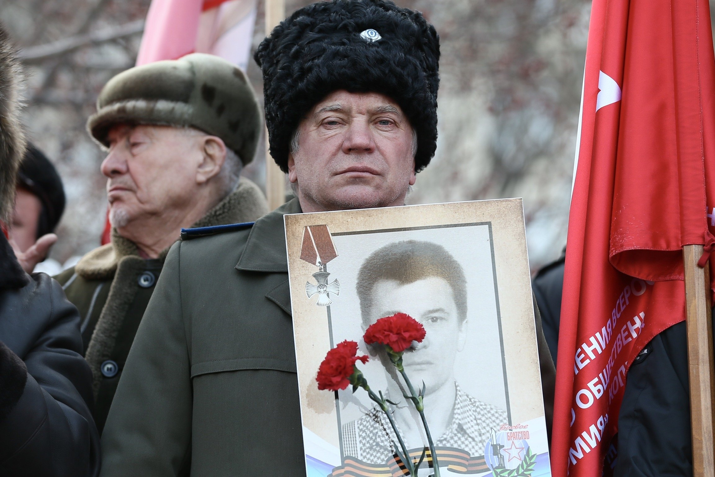 Казаки Второго отдела ОКВ возложили цветы к памятнику «Доблестным сынам Отечества» на Аллее Славы г. Челябинска