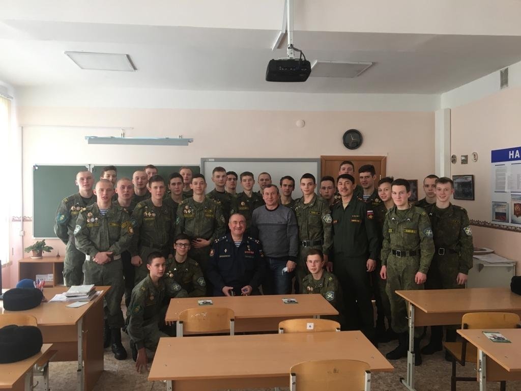 Богдановические кадеты встретились с Героем России