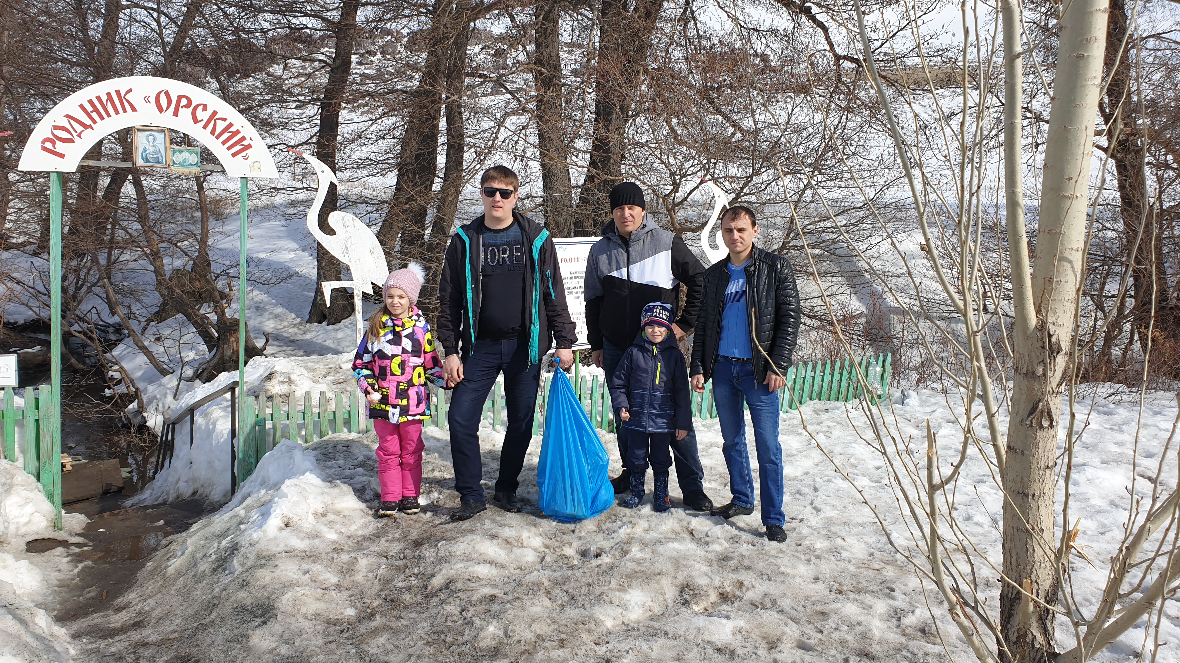 Казаки ОГКО провели субботник на роднике Оренбургской области. 