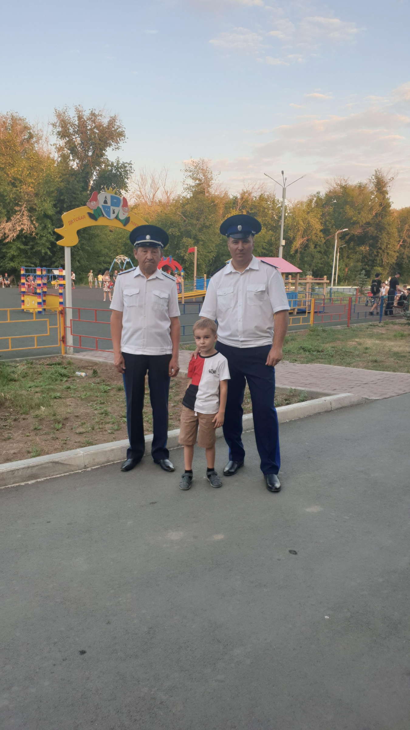 Орские казаки вышли на дежурство в День Государственного флага 