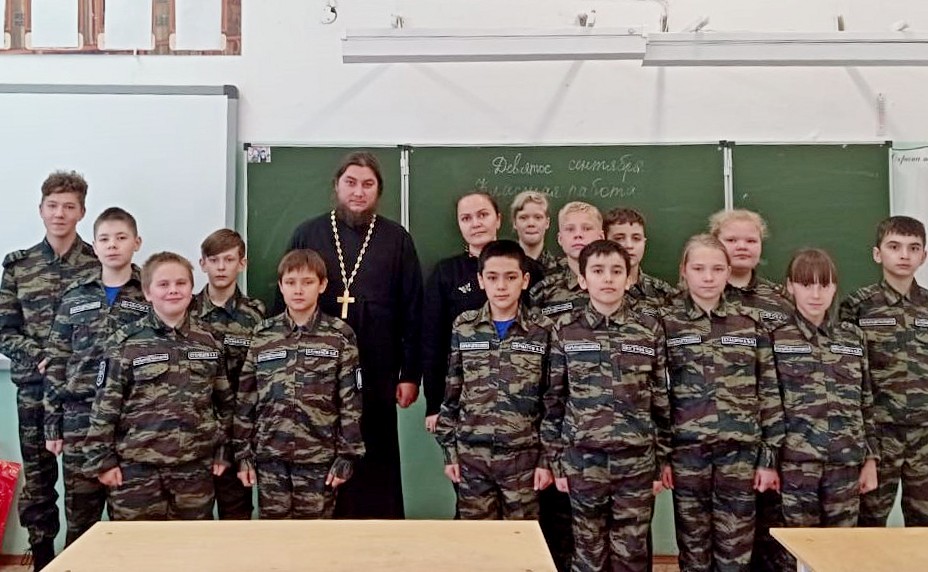 Беседами о православной вере начался учебный год для казачат школы №112