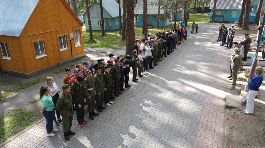 В Свердловской области начала работу профильная казачья смена в детском лагере