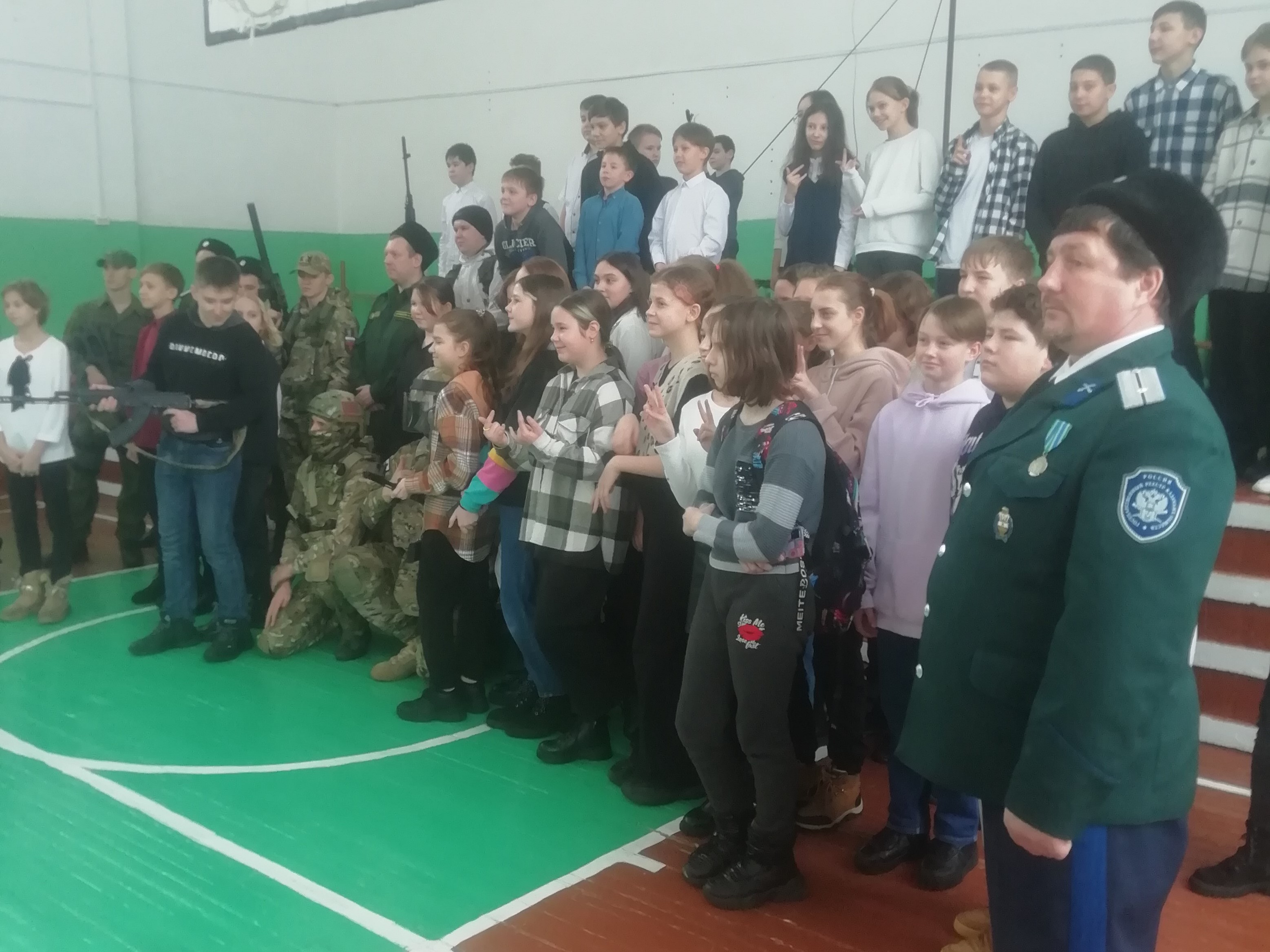 Казаки хутора «Ашинский» провели занятия по военно-патриотическому воспитанию со школьниками