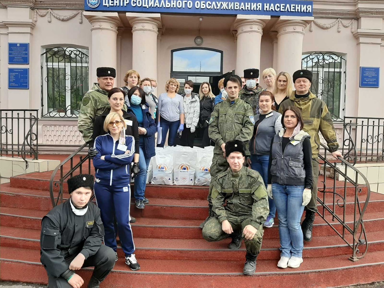 Оренбургские казаки продолжают оказывать помощь нуждающимся в городе Магнитогорске 