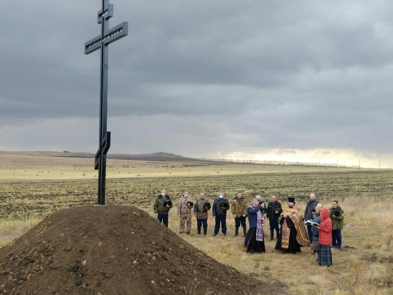 Верхнеуральские казаки помолились на освящении поклонного креста 
