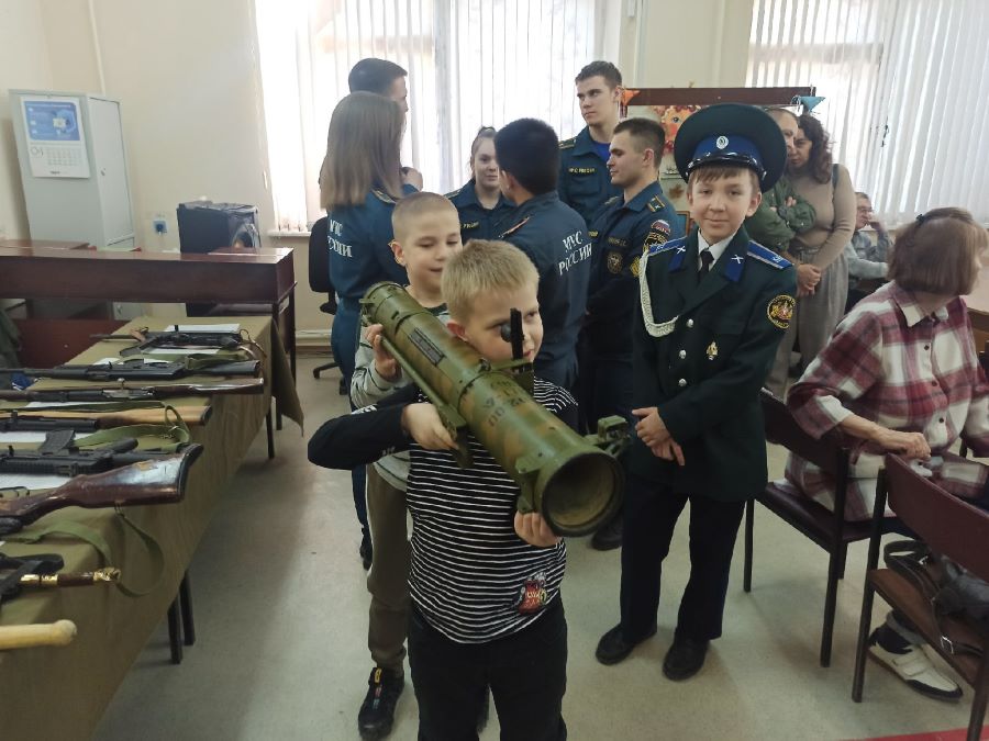 Казаки показали в Асбесте выставку оружия времен Великой Отечественной войны