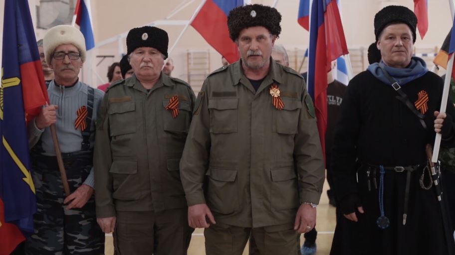 Казаки Каменска-Уральского приняли участие в акции в поддержку Вооруженных сил России и президента Путина (ВИДЕО)