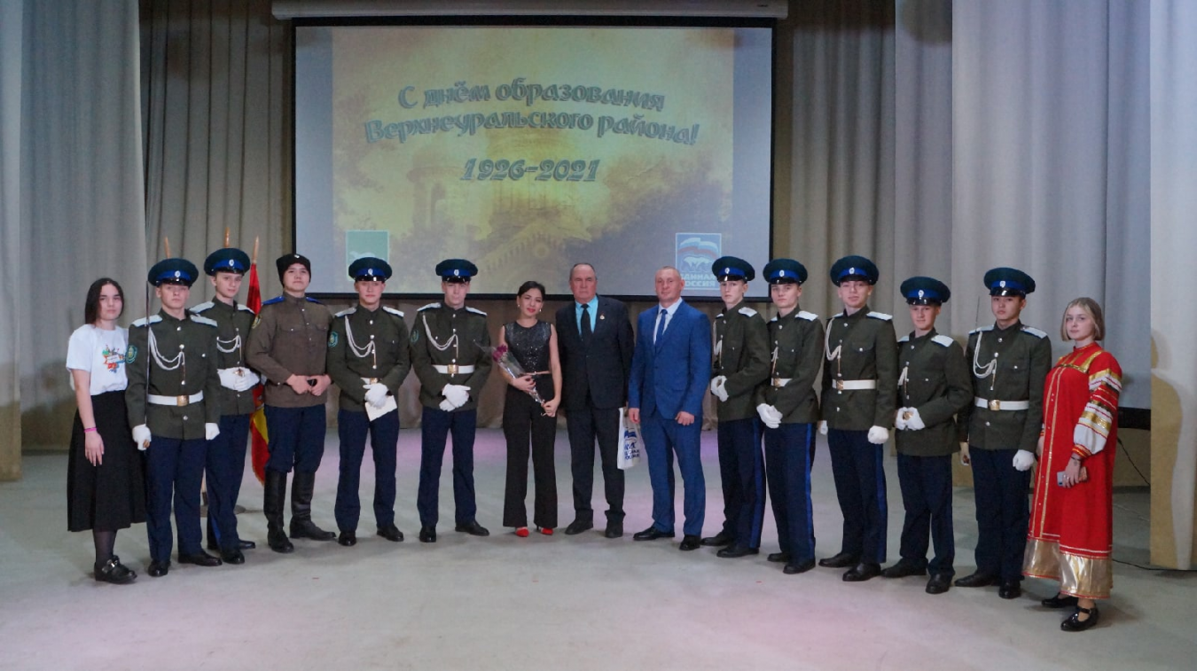 Верхнеуральские кадеты поздравили свой район с юбилеем