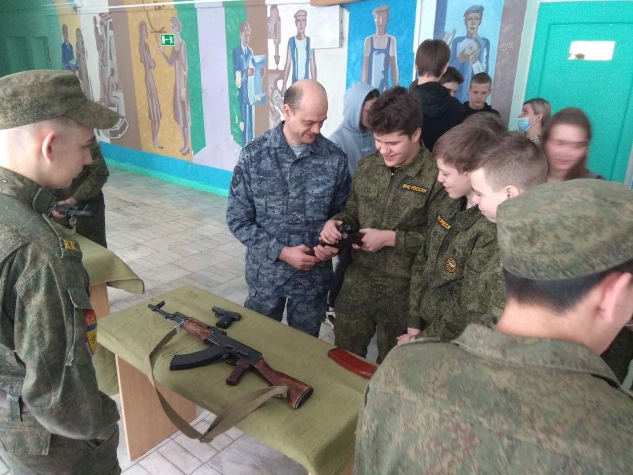 Златоустовские кадеты посетили машиностроительную площадку Златоустовские кадеты посетили машиностроительную площадку