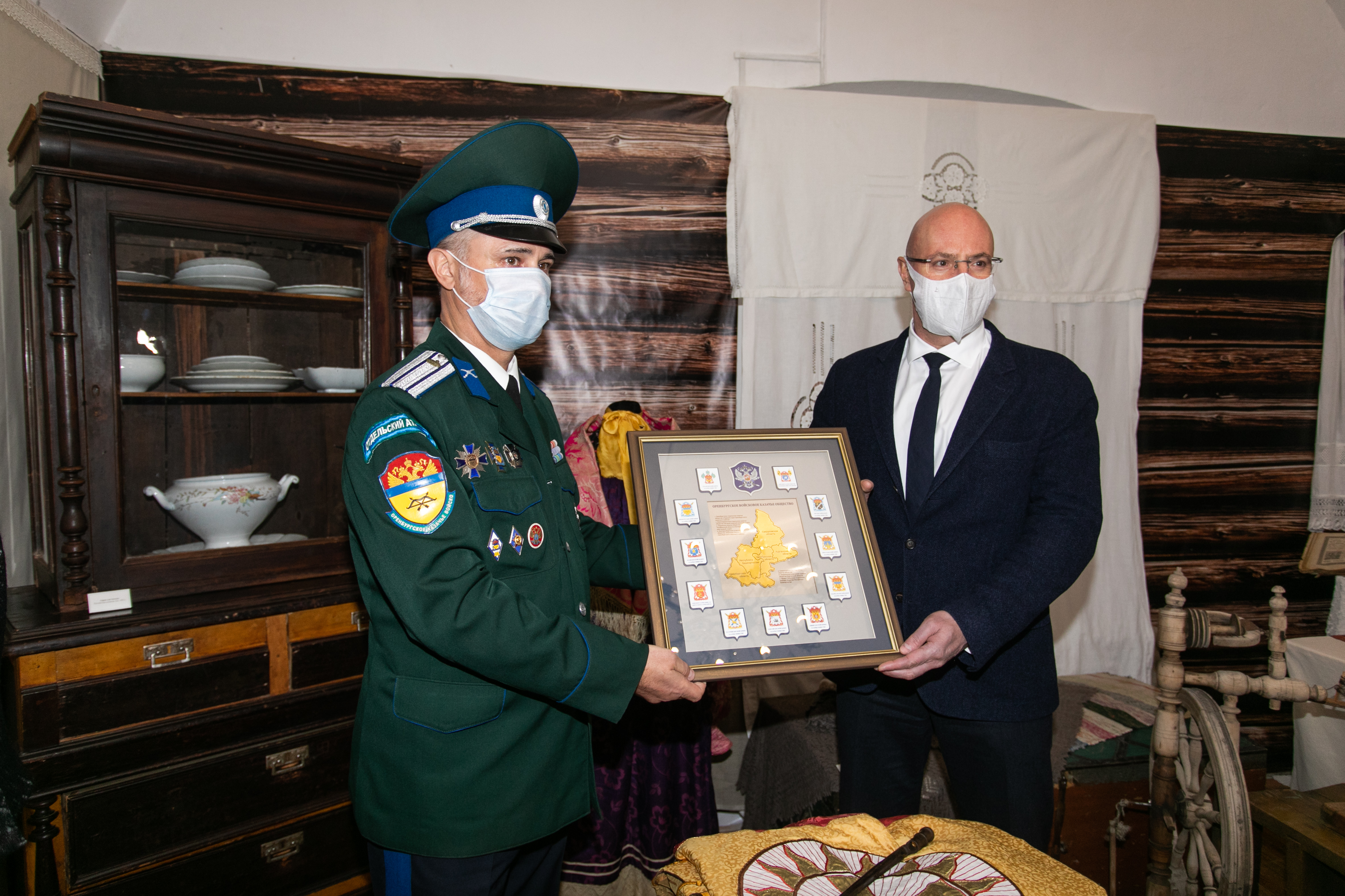 Во время визита в Оренбургскую область вице-премьер Дмитрий Чернышенко провел ряд важных встреч и получил подарок от казаков