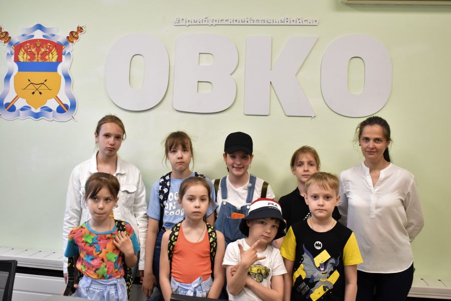 Дети из школы искусств побывали в штабе Оренбургского войска