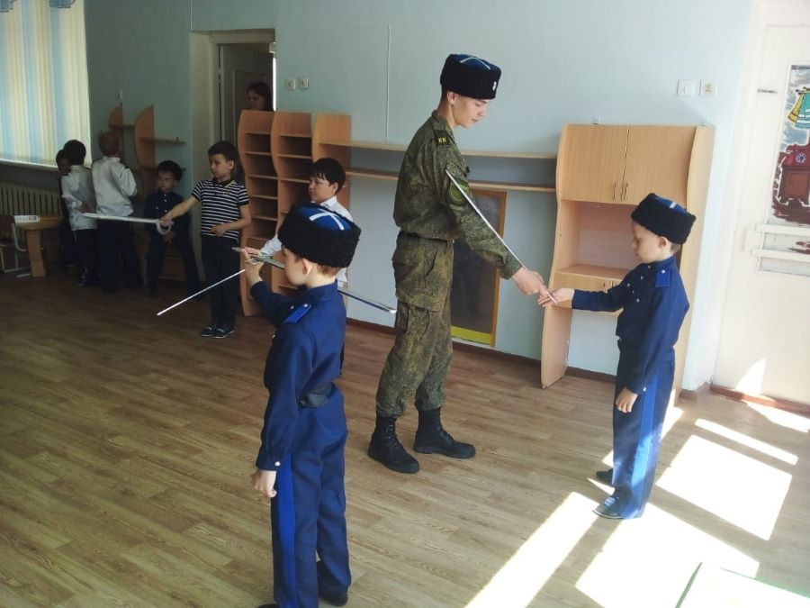 Кадеты Златоуста прививают патриотизм дошколятам