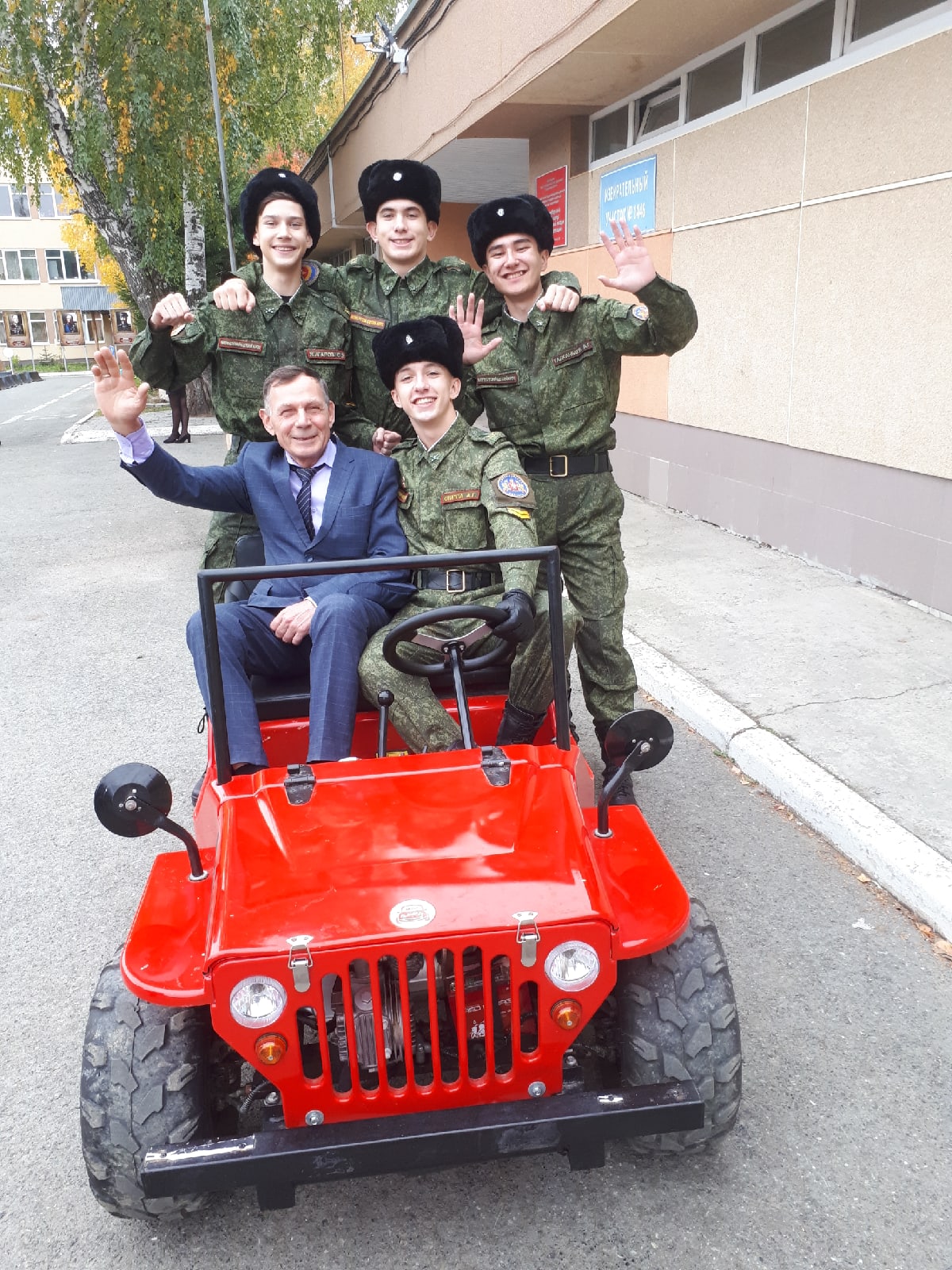 В Екатеринбургском казачьем кадетском корпусе провели занятие о правилах безопасности на дорогах 
