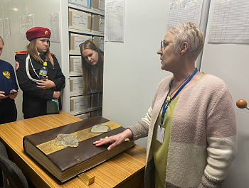 В Челябинске казачий поисковый отряд посетил Государственный архив