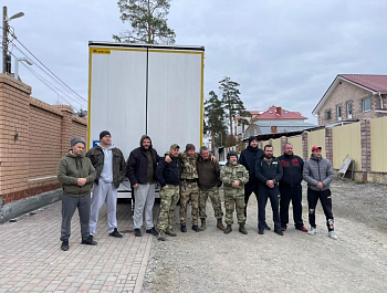Силами казаков и общественников из Екатеринбурга на Донбасс отправилась фура с гуманитарной помощью